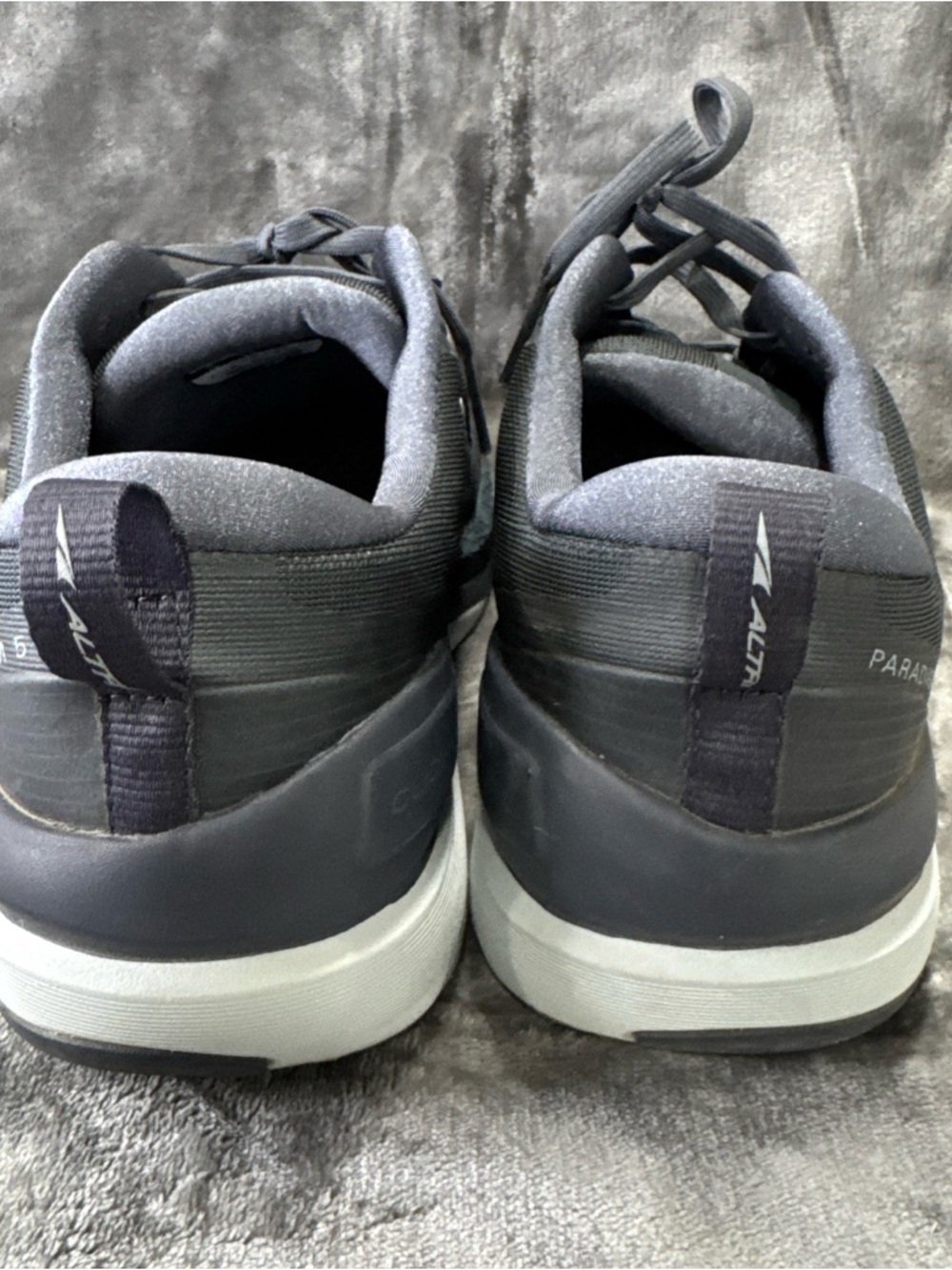 Altra Paradigm 5 Men’s Cushion Running Shoes - Gray & Charcoal - Picture 3 of 7